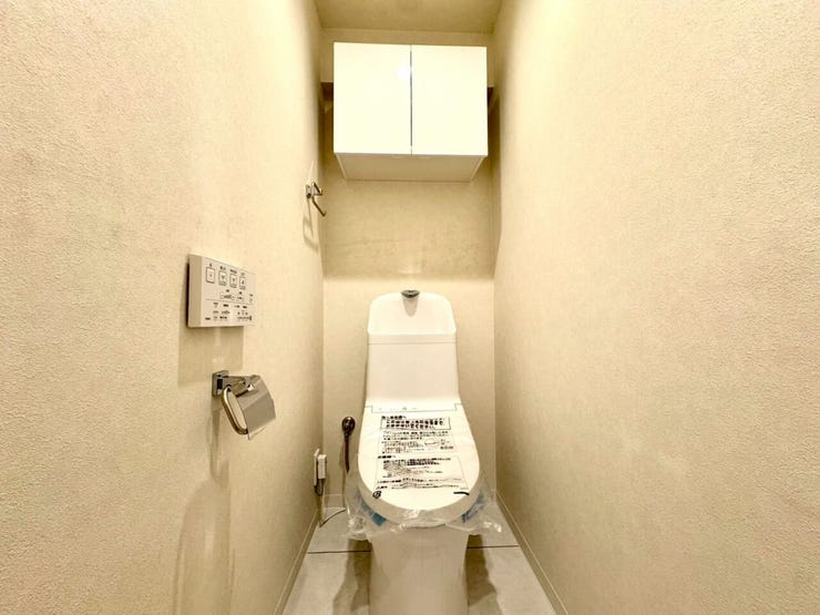 【Toilet】清潔感があり、落ち着いたデザインのトイレ。家族みんなが快適に使えます。