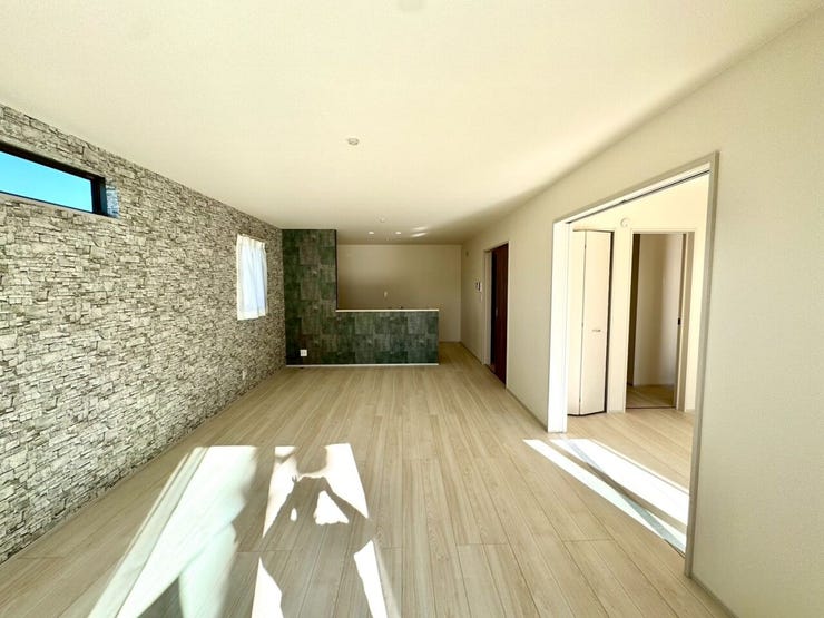 【Living】広さと明るさにこだわったリビング。家族とのコミュニケーションが弾む空間です。