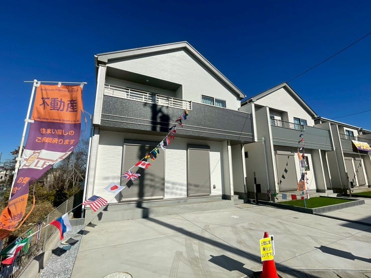 【Exterior】落ち着いたカラーの外観が魅力。モダンで洗練された印象の戸建てです。