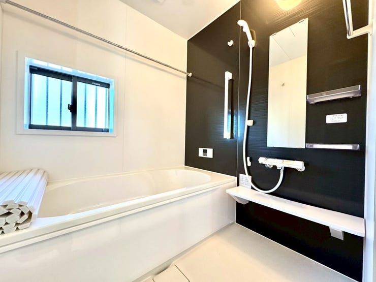 【Bathroom】お子様とのバスタイムにも十分な広さがあり、掃除も簡単にできます。