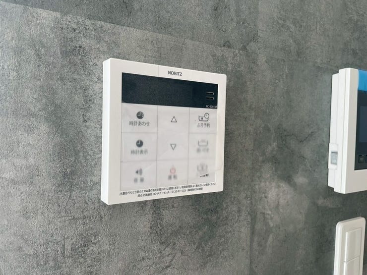 【Facilities】お湯の温度調整がラクな給湯器リモコン付き。追い焚き操作も簡単です。