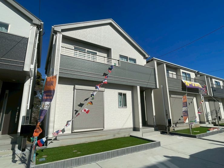 【Exterior】落ち着いたカラーの外観が魅力。モダンで洗練された印象の戸建てです。