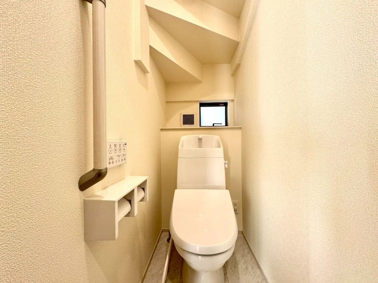 【Toilet】清潔感があり、落ち着いたデザインのトイレ。家族みんなが快適に使えます。