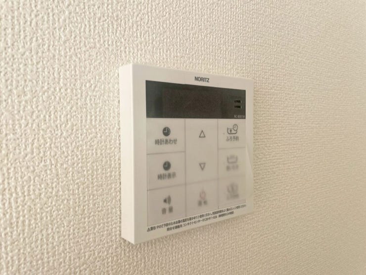 【Facilities】お湯の温度調整がラクな給湯器リモコン付き。追い焚き操作も簡単です。