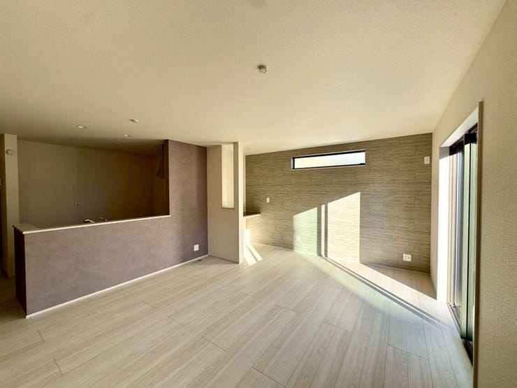 【Living】広さと明るさにこだわったリビング。家族とのコミュニケーションが弾む空間です。