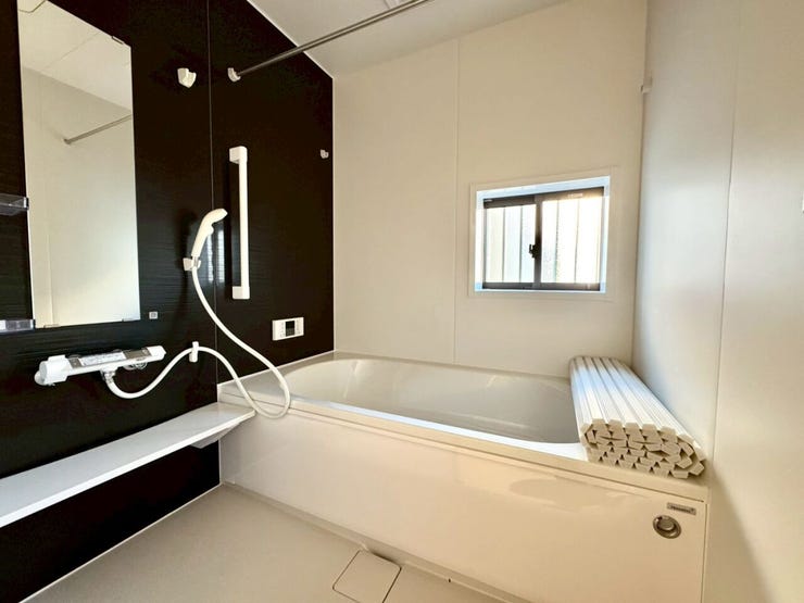 【Bathroom】お子様とのバスタイムにも十分な広さがあり、掃除も簡単にできます。