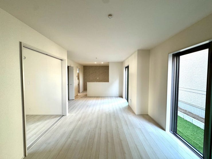 【Living】広さと明るさにこだわったリビング。家族とのコミュニケーションが弾む空間です。