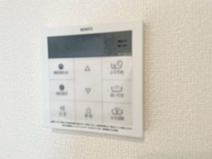 【Facilities】お湯の温度調整がラクな給湯器リモコン付き。追い焚き操作も簡単です。