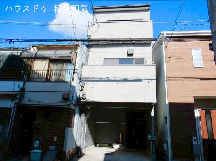 【外観】
令和7年11月リフォーム済!4LDKのゆったり間取りのお家です!