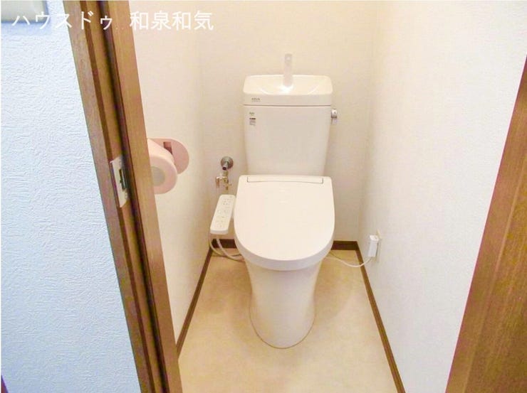 清潔感あふれる、ウォシュレット付きトイレ