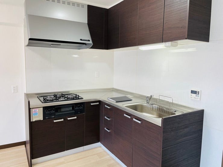 システムキッチンは調理に必要な道具を最小限の動きで取り出せるよう、使い勝手も工夫されており、収納力と収納のしやすさを同時に備えています!