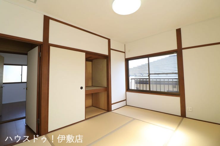 【2F和室】
押入付きの和室。布団なども楽々収納できます