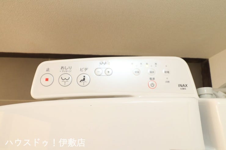 【温水洗浄便座】
寒い冬の日にもヒヤッとせずおしりを温かく包んでくれる暖房便座。今ではなくてはならない設備。