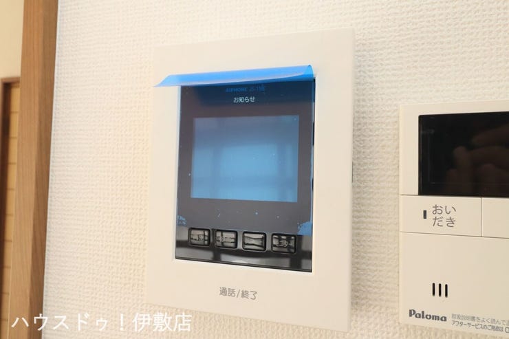 【モニター付きインターホン】
誰が来てもわかるモニター付き♪女性が一人で家にいてもこれなら安心