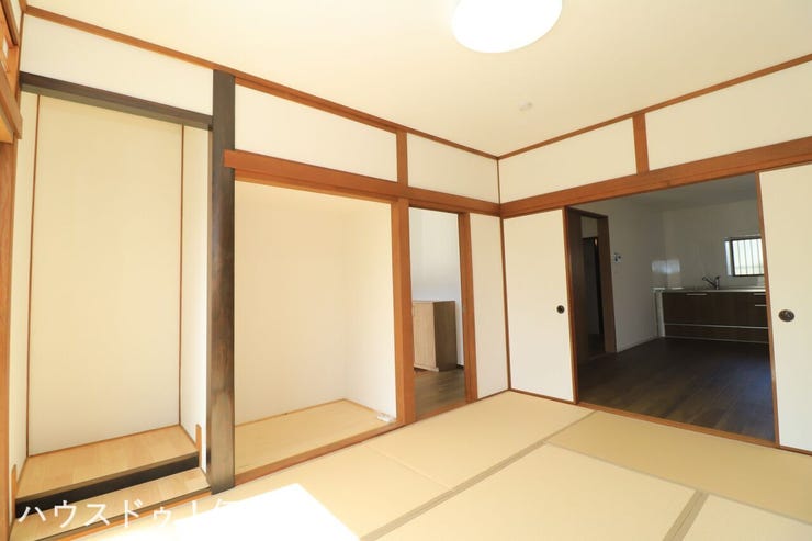 【1F和室】
腰を下ろしてゆっくりとくつろぐスペースとしてもいかがでしょうか