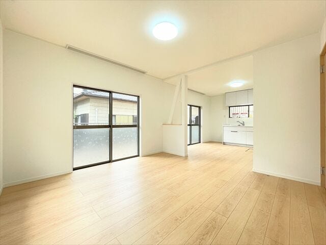 自分の好きなソファやテーブル、インテリアグッズを設置できます。
カーペットなどの床材や、テーブル、ソファーなどのインテリアにこだわってもいいですね。