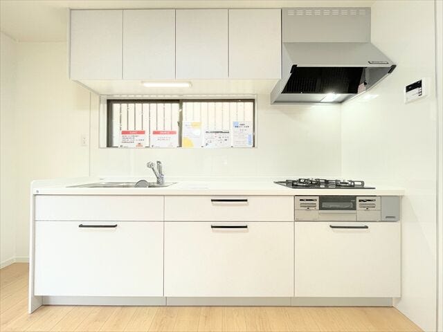 調理動線を考慮したシステムキッチンで、快適にお料理ができます。
まっすぐに伸びた水平ラインが美しく無駄の無い空間を演出しています。