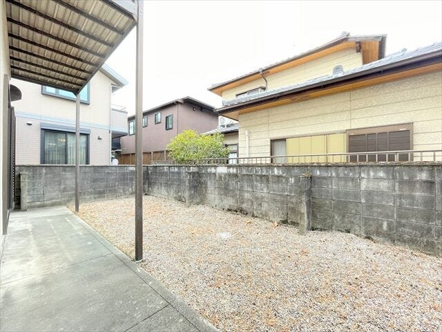 夜はイルミネーションライトを飾ったり、
LEDキャンドルを使用すると一層お庭が雰囲気ある空間に◎