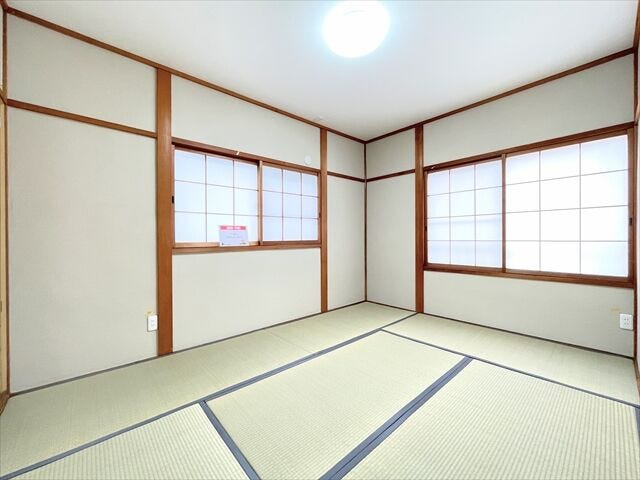 柔らかであたたかな感触の畳は
ほどよく湿気を吸ってくれるので、直接肌に触れても快適です。
お昼寝の場所にも最適です。