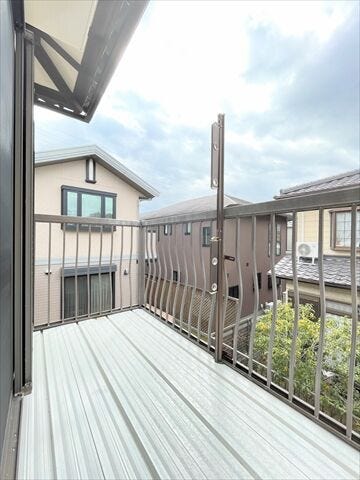 洗濯物を干すだけではなく、おしゃれに活用できれば生活がもっと豊かになります。
光もたっぷり差し込むため、部屋の奥まで自然光が明るく照らします。