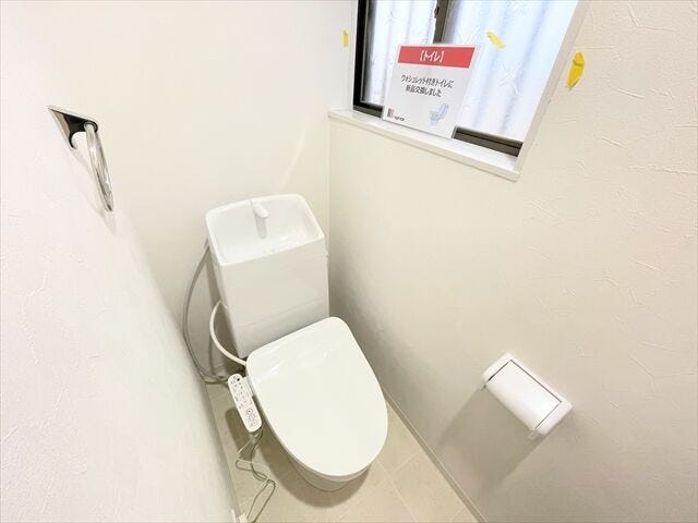 【ウォシュレット機能付きトイレ】