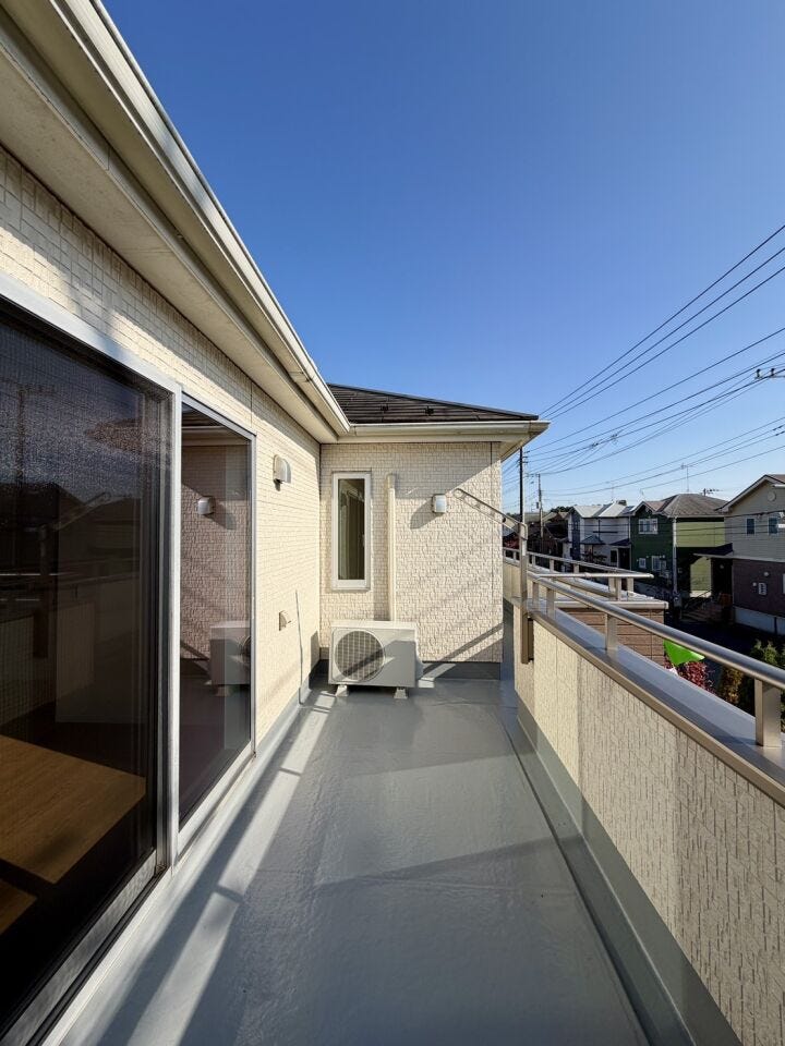 3部屋から出入りできるバルコニーは解放感があります♪