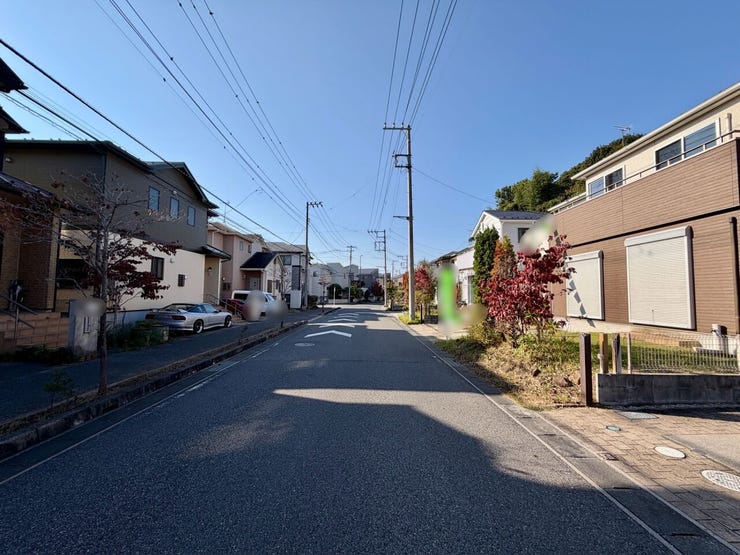 周辺は閑静な住宅街♪
全面道路幅員が約9.0mあり、日当たり×通風良好です♪