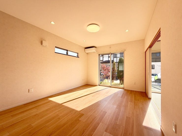 【リビング】
明るい日差しと心地よい風が舞い込むリビング♪