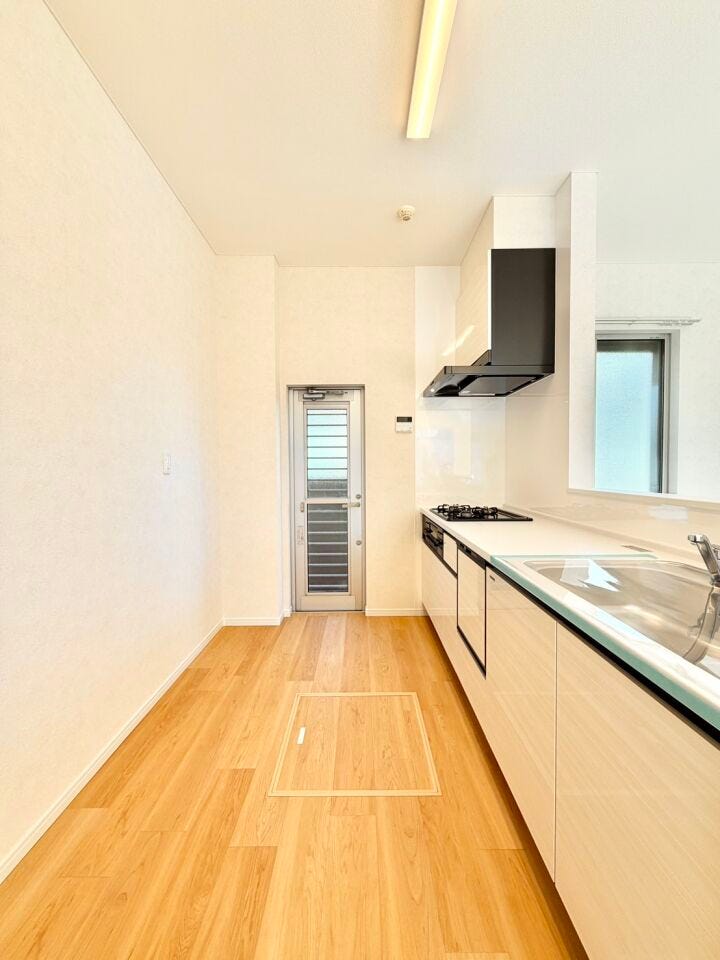 キッチンまわりも広さを意識して設計しましたので、動線が比較的スムーズです。