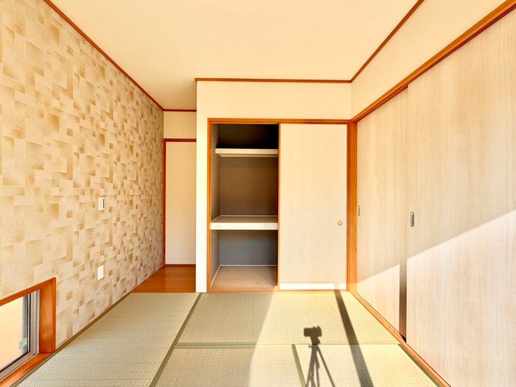 〈5.0帖〉
畳敷きはリラックス効果もあり、夏は涼しく、冬はあたたかい快適な空間に