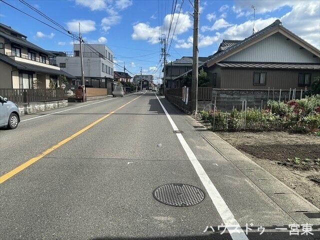 ≪北側東向き 幅約8.6m≫
幅員が広めなので、駐車も焦らずできそうですね。