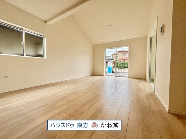 広々リビングで家族との時間を過ごせます