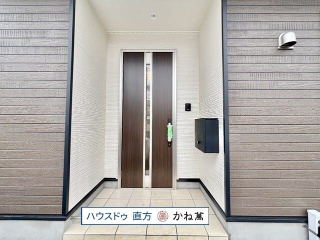 玄関にはメールボックスがあります