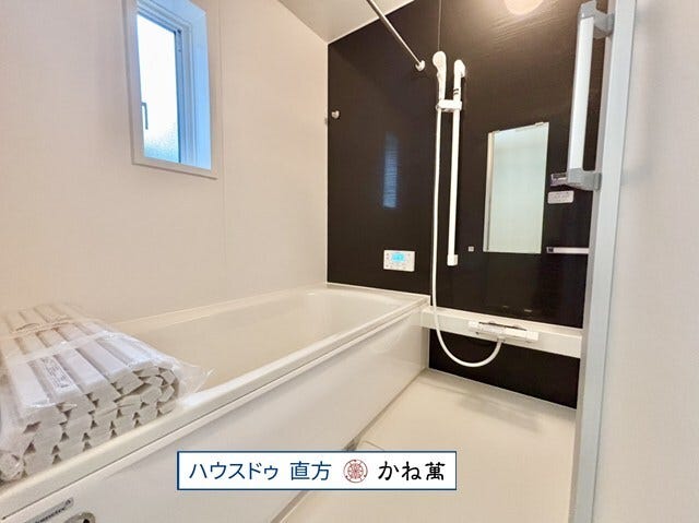 一坪タイプの浴室
浴室乾燥暖房付き、追い焚き機能付きで便利