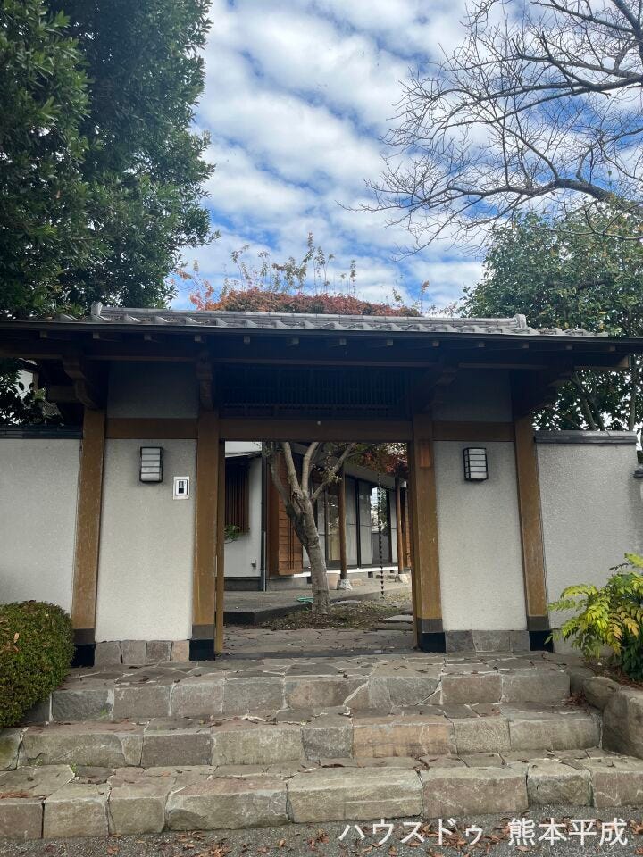 小高いエントランス