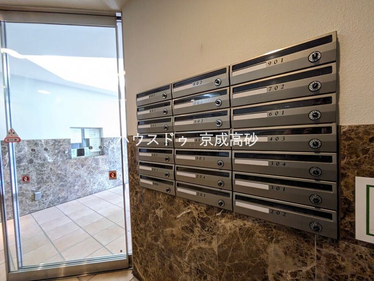 共用部分の集合ポストです。大切なお手紙をお届けします。