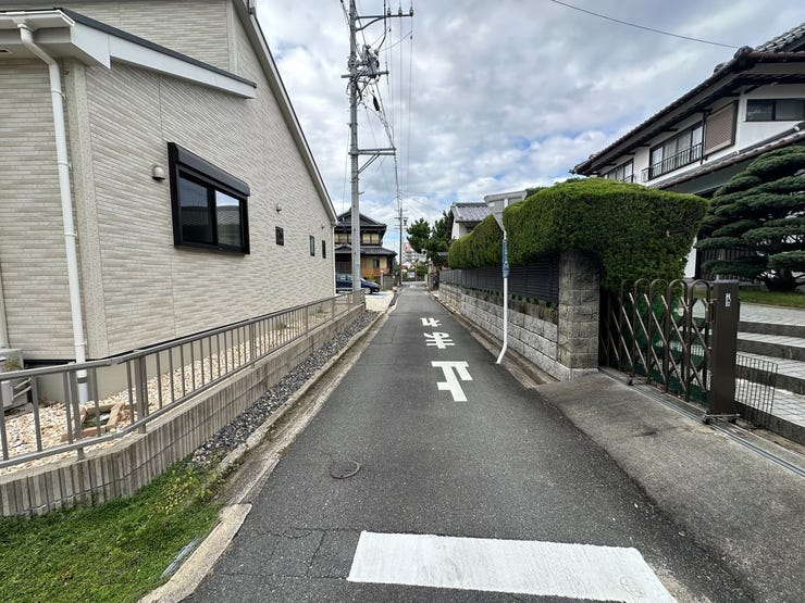 *南東側前面道路*