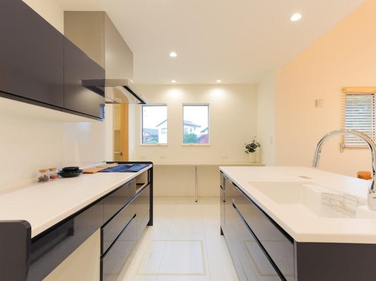 タカラスタンダード製システムキッチン
お手入れラクラクIHヒーター、食器洗浄乾燥機つき。キッチン横にパントリー付き。※実際の仕様とは異なります