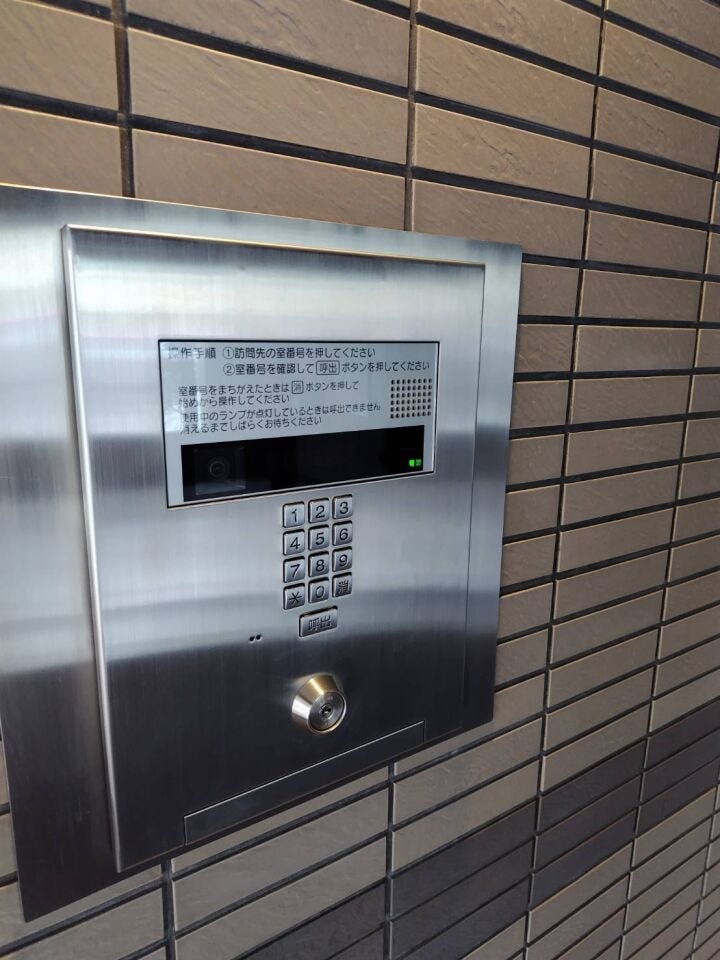 《オートロック》
来客時も安心!