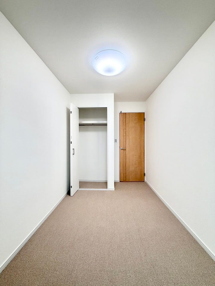 〈4.5帖〉ハンガーパイプ付きの収納は、「たたまない収納」を実践し、効率よく衣類を収納することができます♪