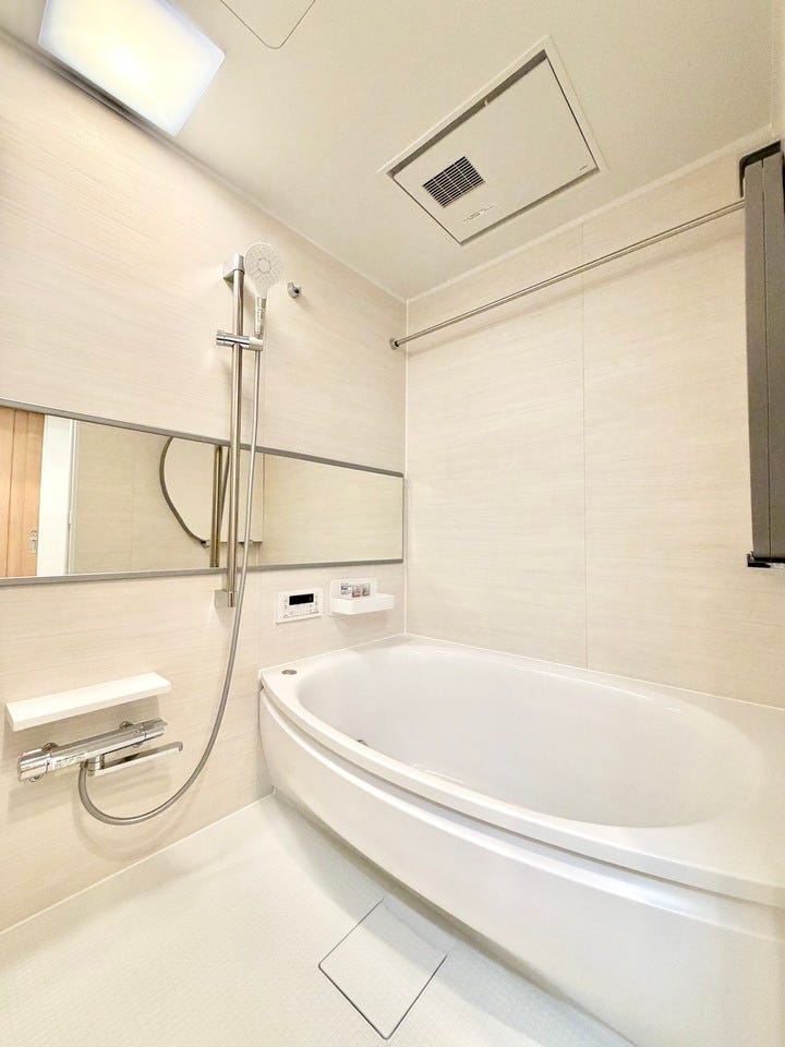 ゆったりとした浴槽は、お子さまとのお風呂タイムも楽しめます♪