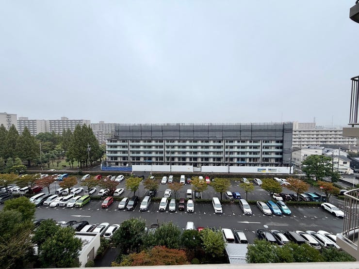 〈北側バルコニー〉高い建物がなく、目の前を遮るものがないので、解放感があります♪