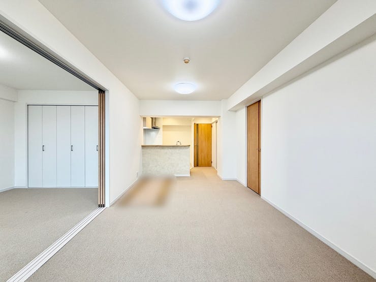 隣接する洋室を開放すると、21.0帖の空間が広がります♪