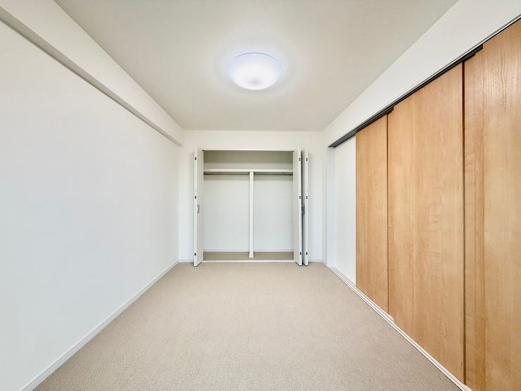 〈6.5帖〉大切な衣類を収納できる大型クローゼットが便利です