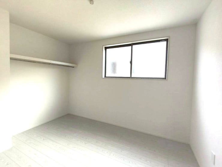 各部屋に1つずつ収納スペースがあります