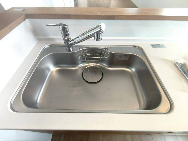 耐久性がよく、お手入れがしやすいステンレスのシンクです