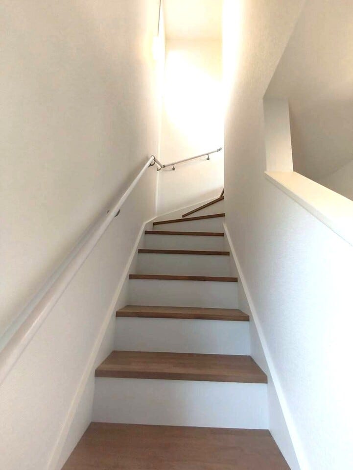 おしゃれな曲線階段です