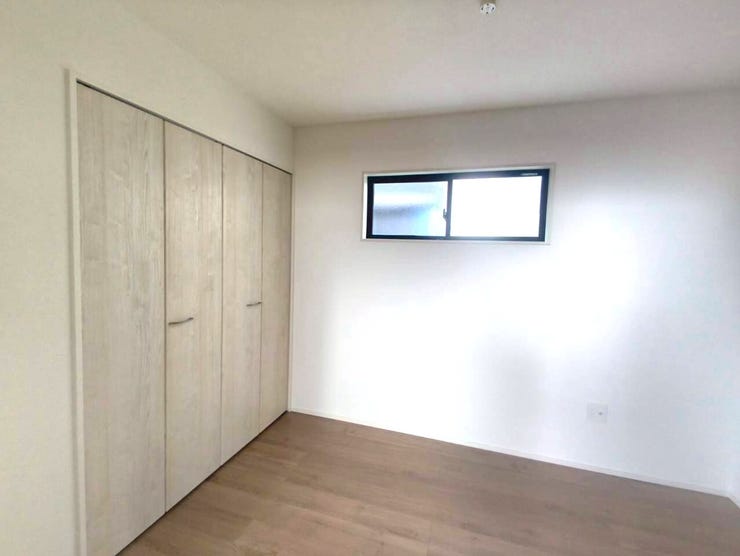 各部屋に1つずつ収納スペースがあります