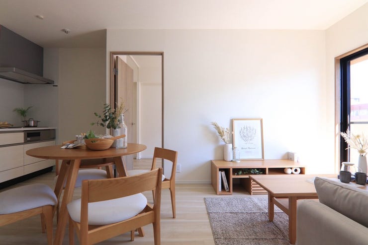 ダイニングからキッチンへスムーズな家事動線が嬉しい間取り。