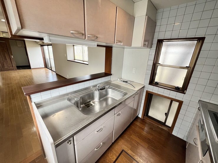 家族の会話が弾むカウンターキッチン♪